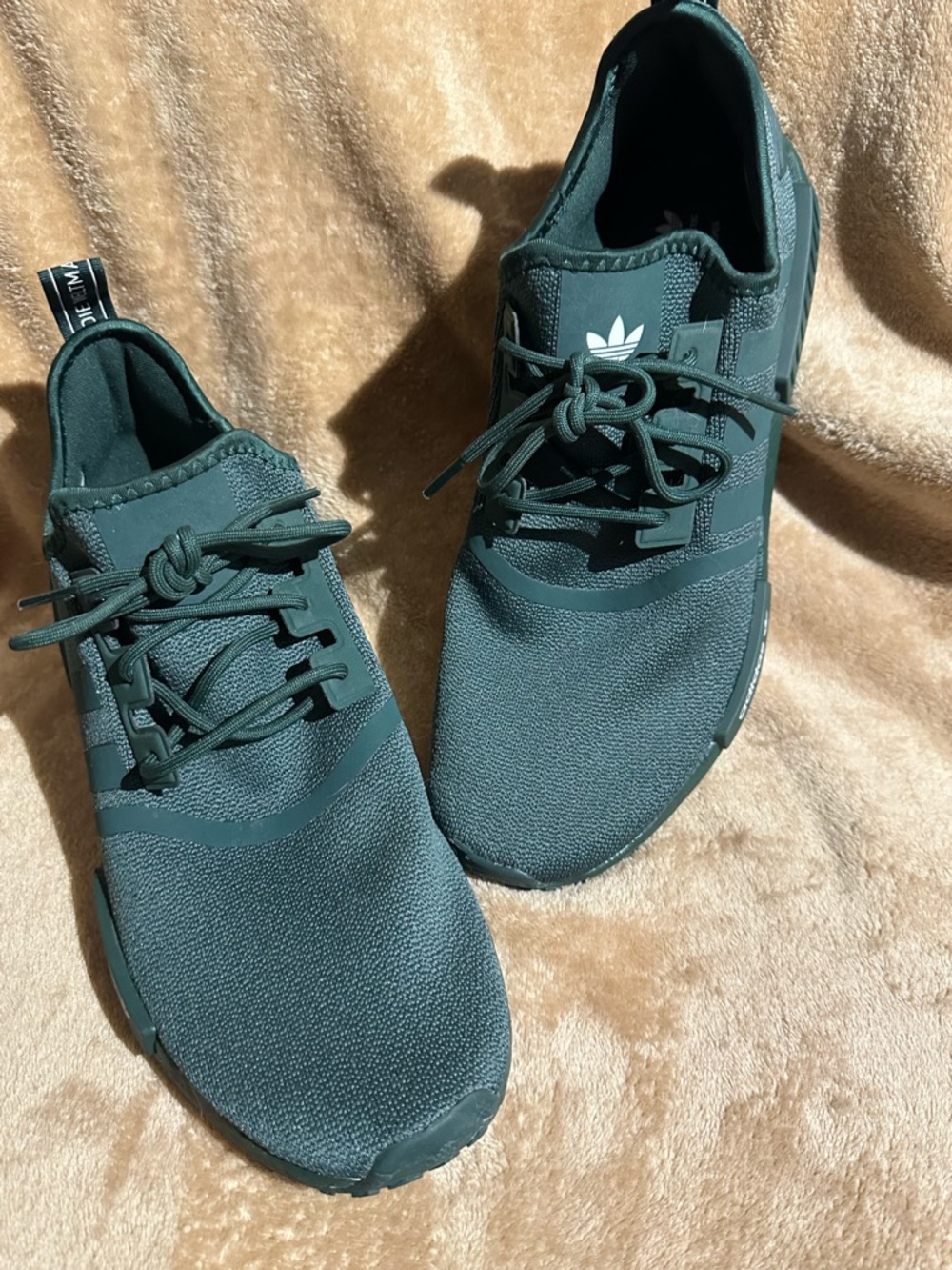 Addidas men’s size 12

brand new never worn. 

Son didn’t like the color